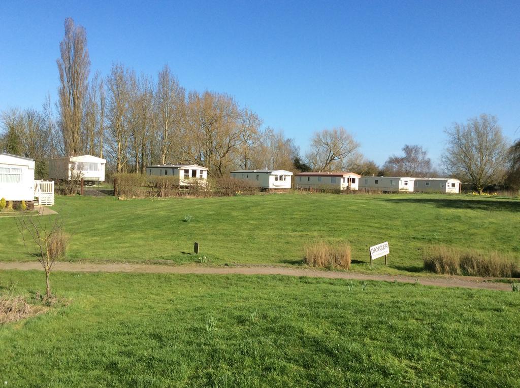 Fenlake Holiday Accommodation Metheringham Exterior photo