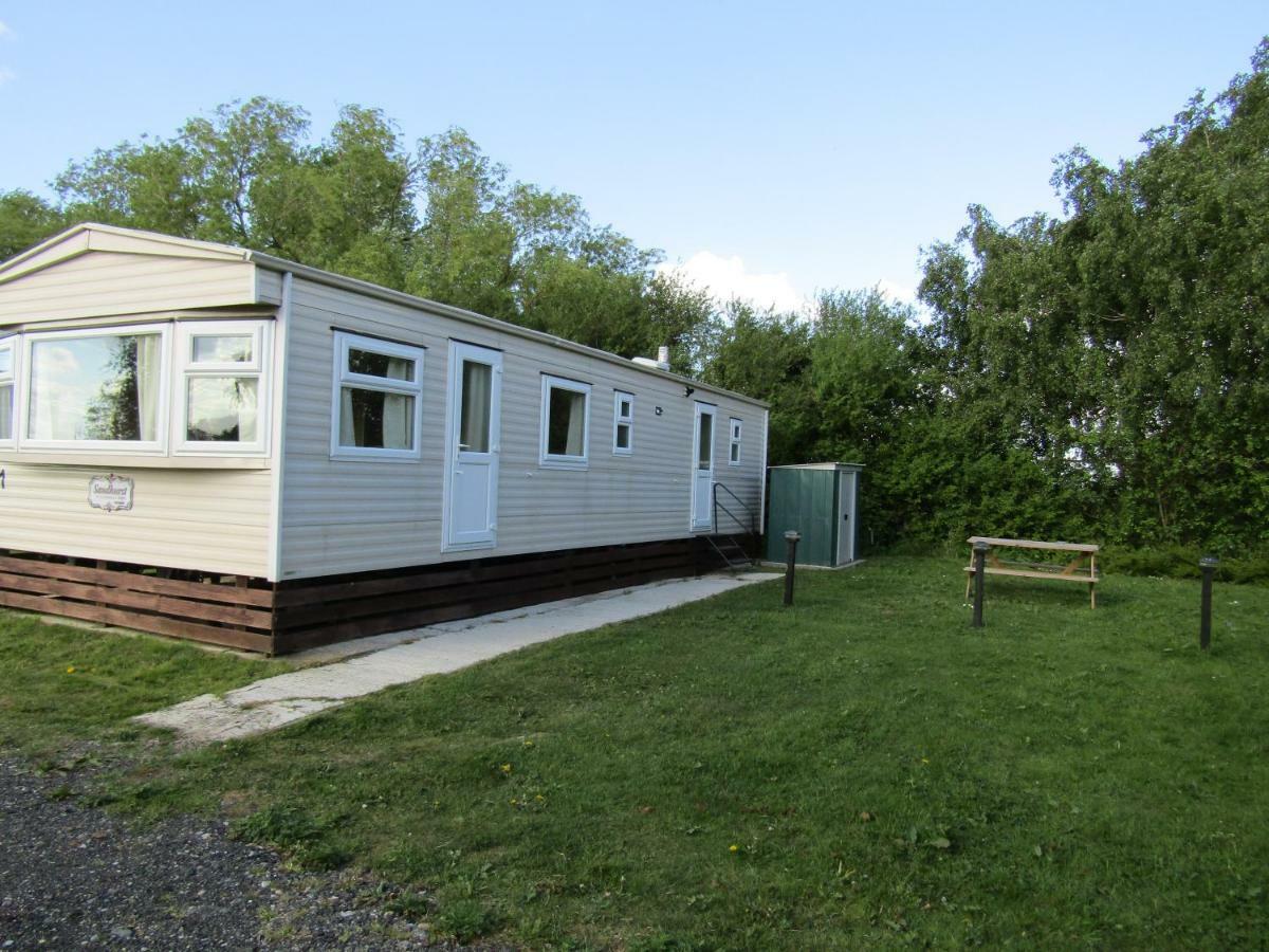 Fenlake Holiday Accommodation Metheringham Exterior photo