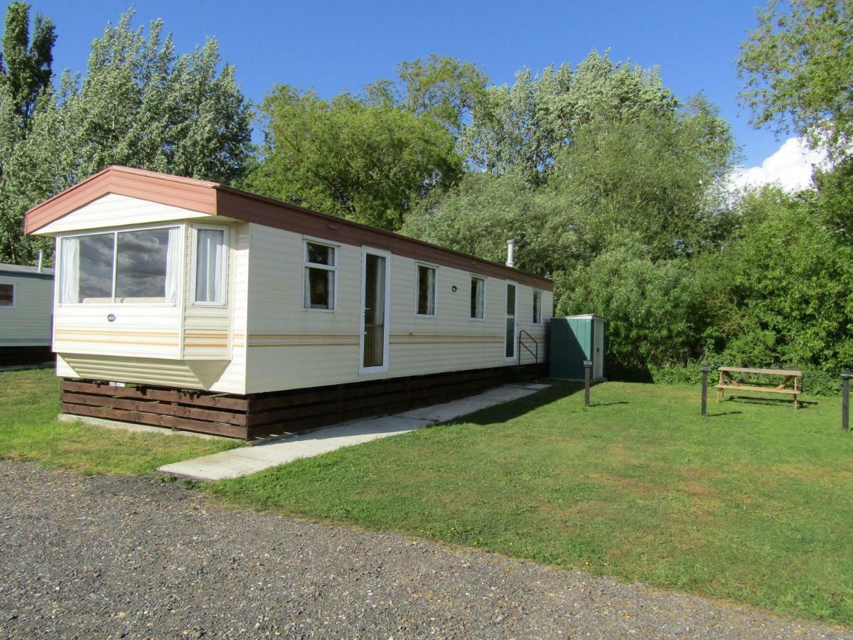 Fenlake Holiday Accommodation Metheringham Exterior photo