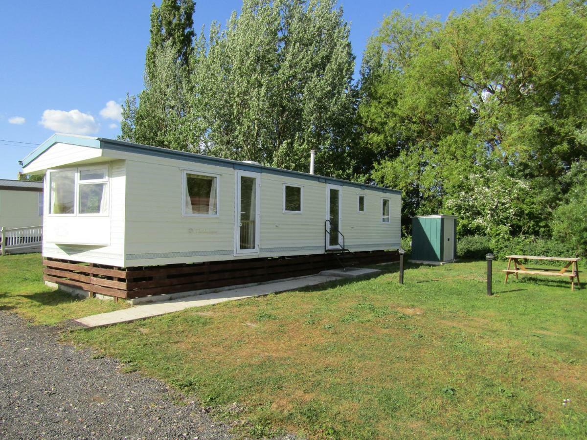 Fenlake Holiday Accommodation Metheringham Exterior photo