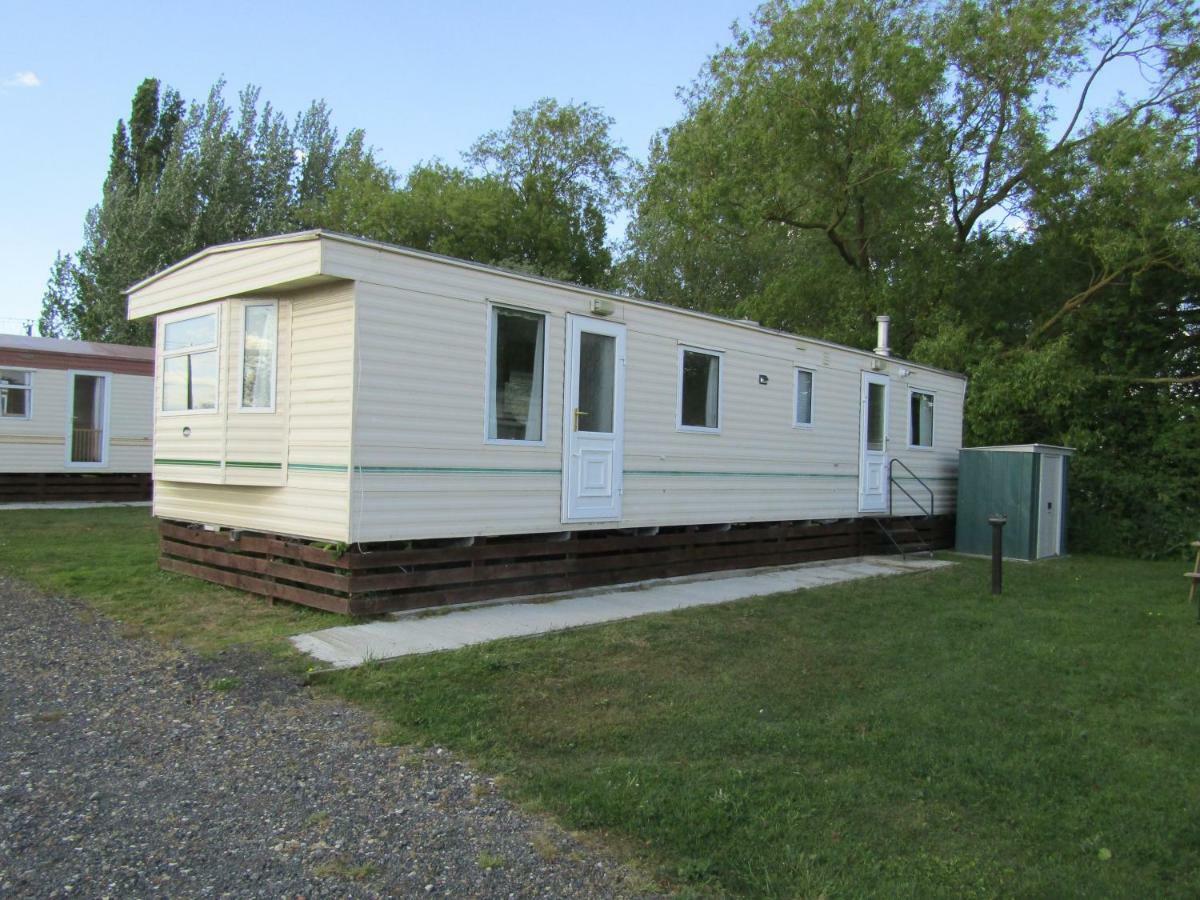 Fenlake Holiday Accommodation Metheringham Exterior photo