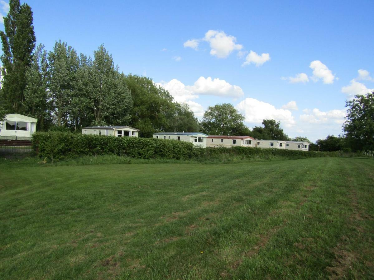 Fenlake Holiday Accommodation Metheringham Exterior photo