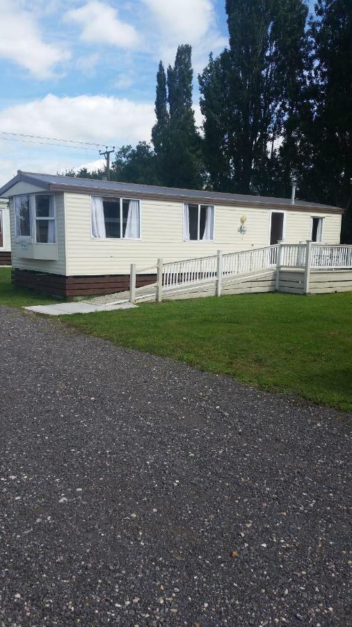 Fenlake Holiday Accommodation Metheringham Exterior photo